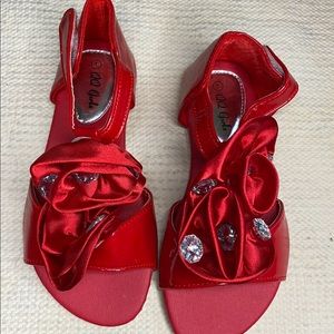 QQ girls size 1 red Velcro pattern sandals